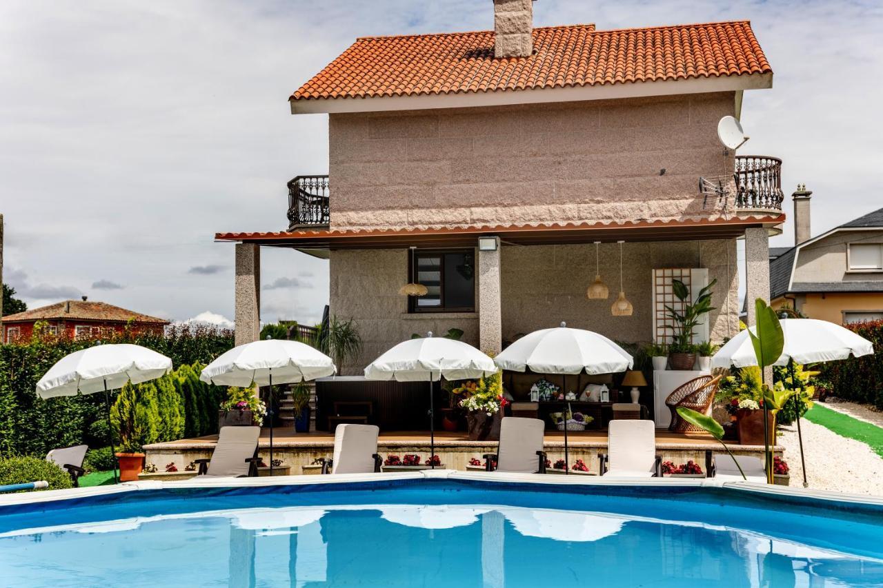 カルダス・デ・レイス Casa Victoria Garden Con Jacuzzi Y Piscinaヴィラ エクステリア 写真